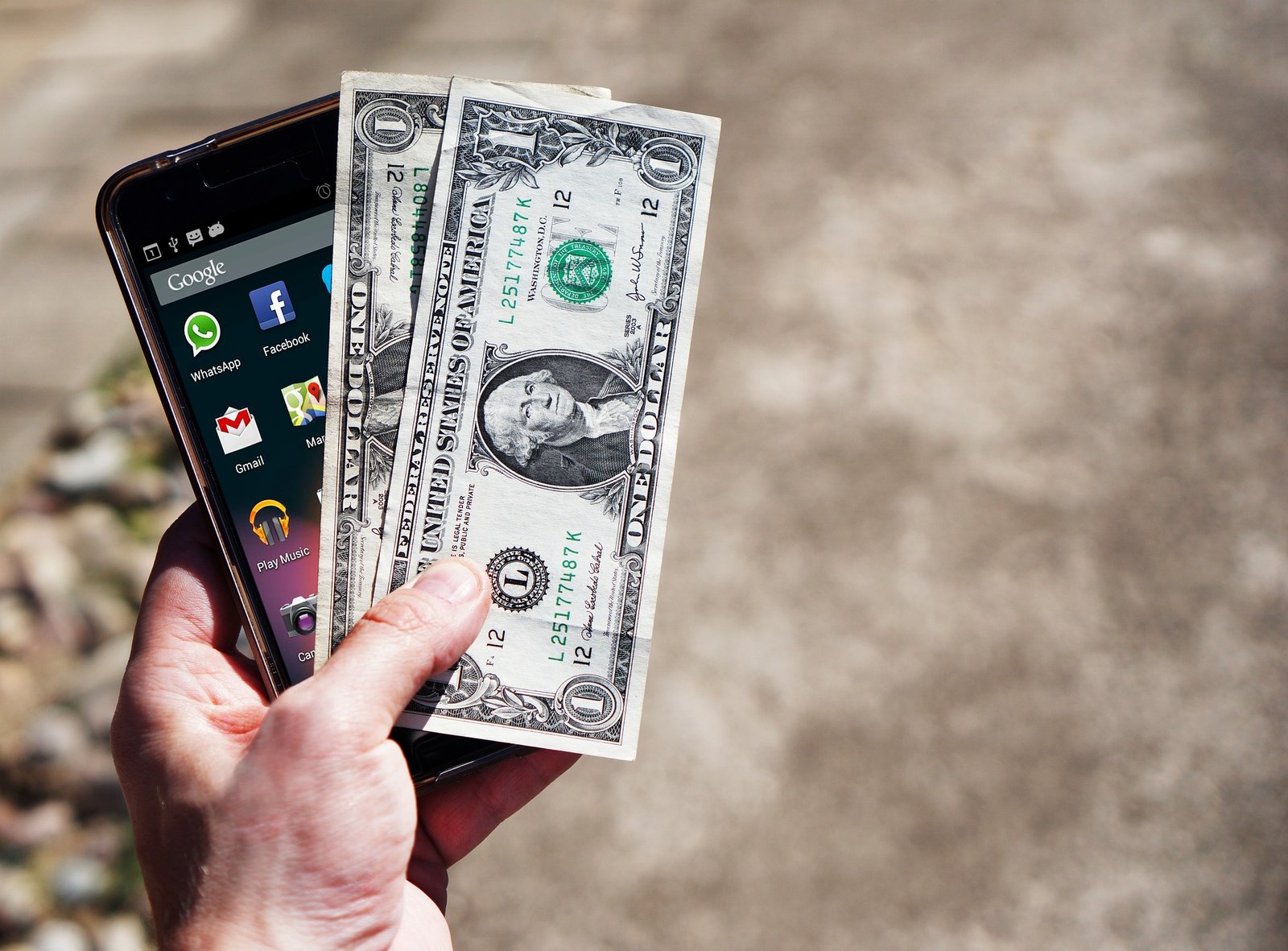 The iPhone 17 and Samsung Galaxy S26 Ultra represent two different approaches to modern flagships. Apple’s iPhone 17 delivers a refined, compact experience, whereas Samsung’s S26 Ultra functions as an uncompromising power-user device equipped with a built-in stylus, specialized privacy display tech, and high-end zoom cameras.